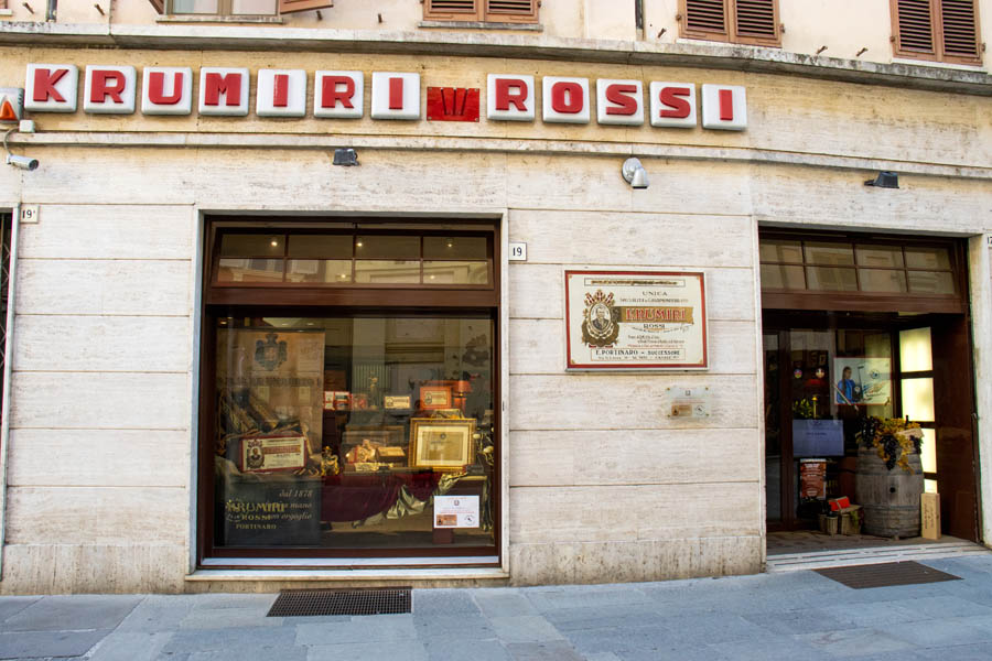 La bottega Krumiri Rossi in Via Lanza 17, Casale Monferrato